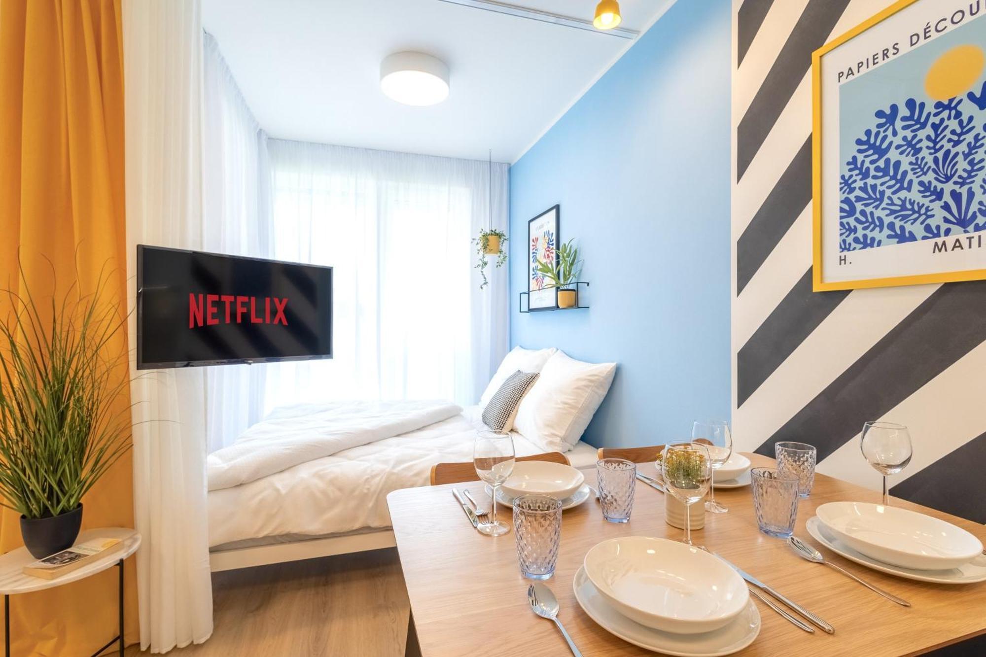 Yellow Apartment - Balcony, Free Parking, By Gravity Прага Екстериор снимка