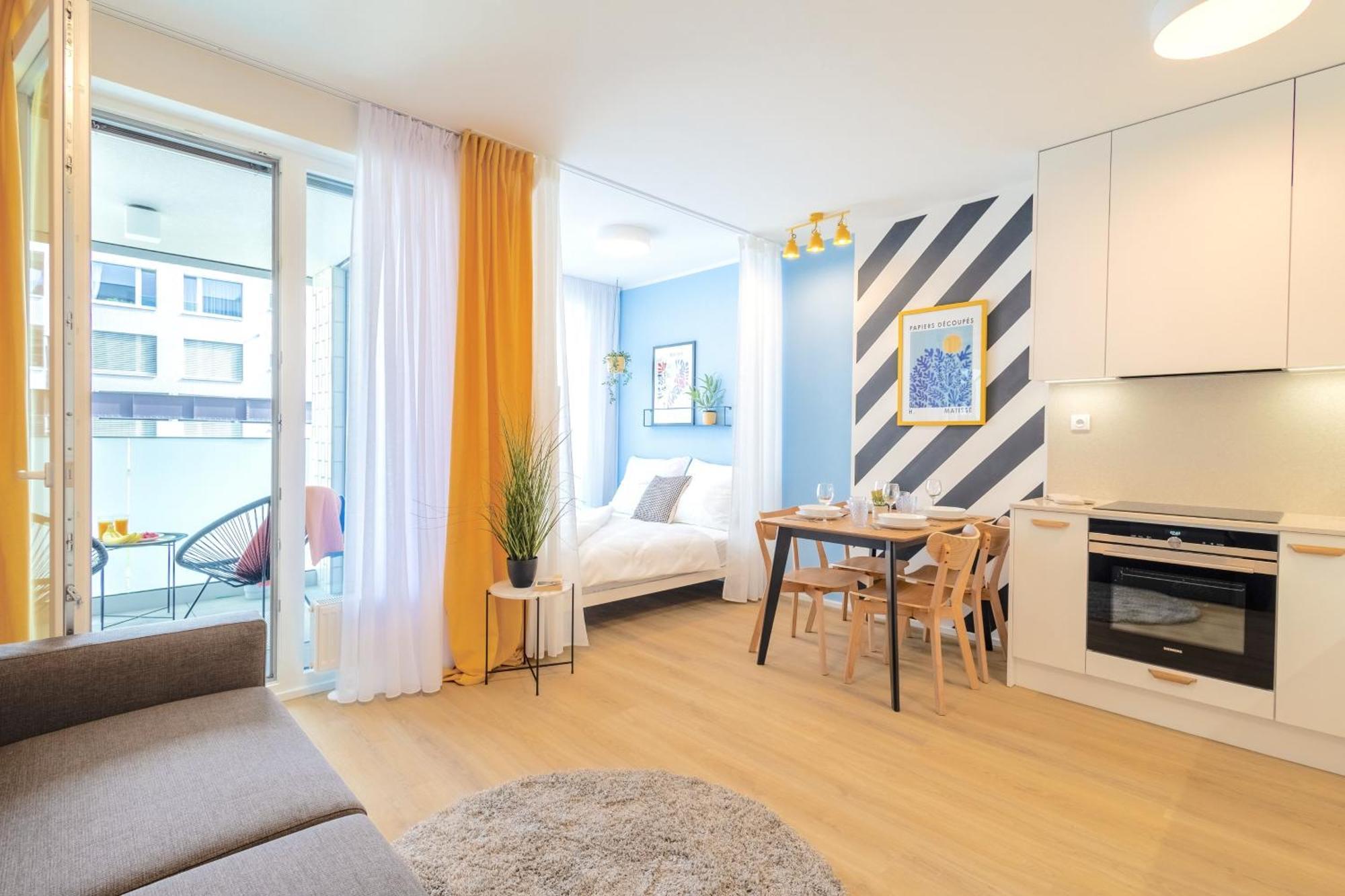 Yellow Apartment - Balcony, Free Parking, By Gravity Прага Екстериор снимка