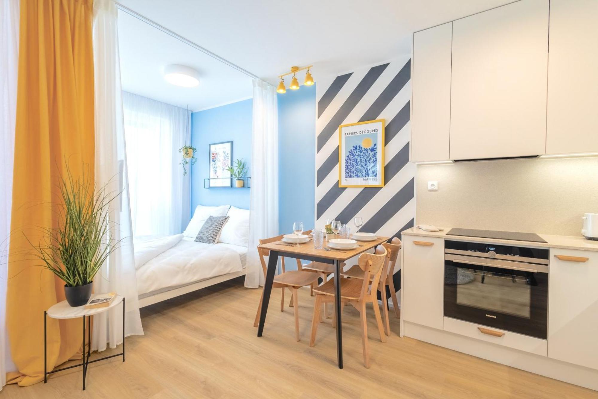 Yellow Apartment - Balcony, Free Parking, By Gravity Прага Екстериор снимка