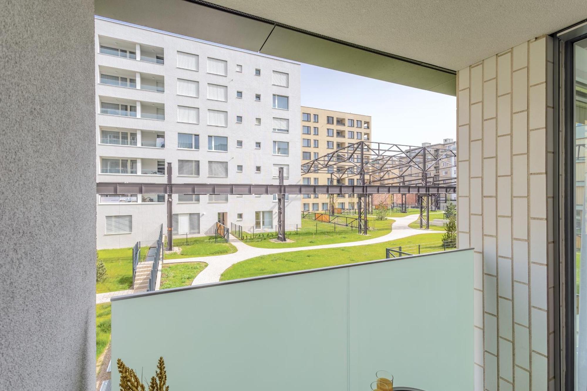 Yellow Apartment - Balcony, Free Parking, By Gravity Прага Екстериор снимка